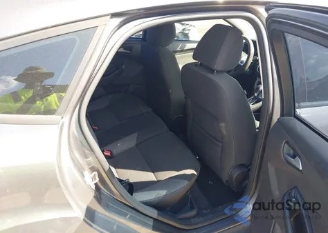 2013 Ford Focus Se z USA, uszkodzony, nr VIN 1FADP3K21DL259989